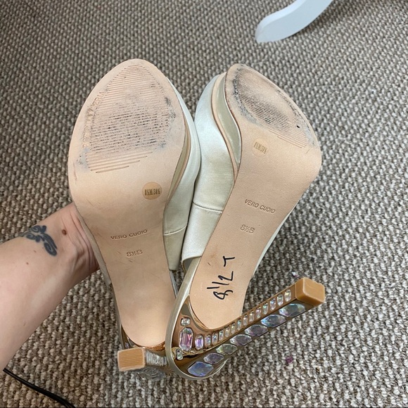 BCBG MAXAZRIA SATIN CREAM JEWELED PEEP TOE HEELS - Picture 4 of 15